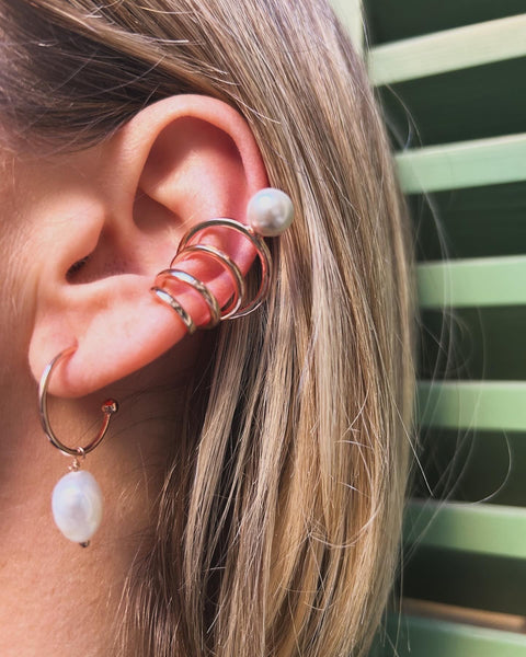 Orecchini mezzo cerchio con Perla pendente