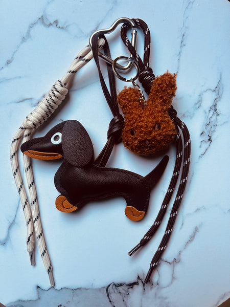 Charms bassotto marrone