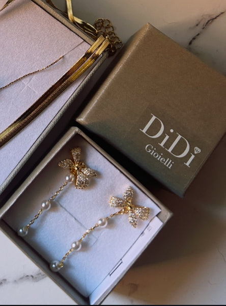 Orecchino fiocco filo di perle